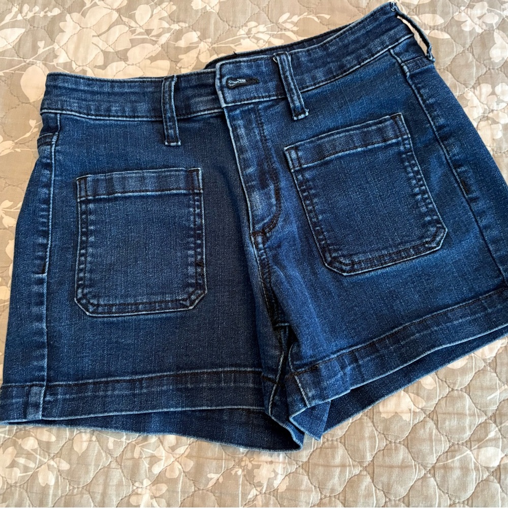 Universal Thread Dark Wash Women’s Shorts Size 4